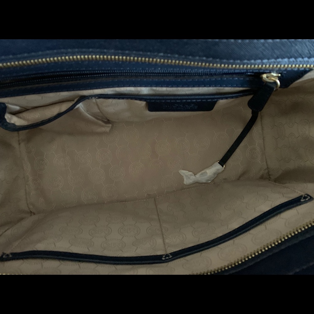 Michael Kors | Selma Satchel - Picture 5 of 9